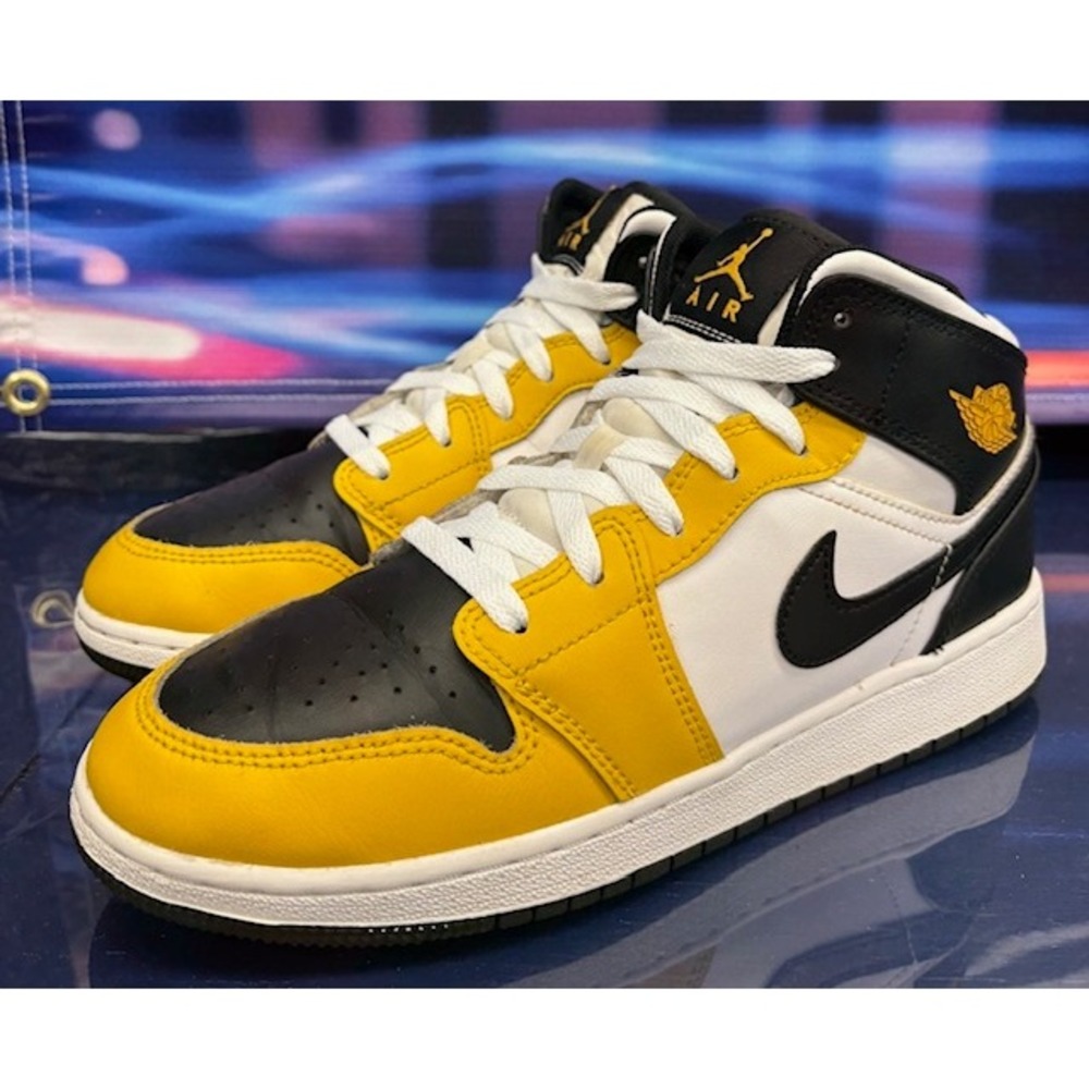 Jordan 1 Mid Yellow Ochre Grade School (2023) DQ8423-701 Kids sneakers size 7Y